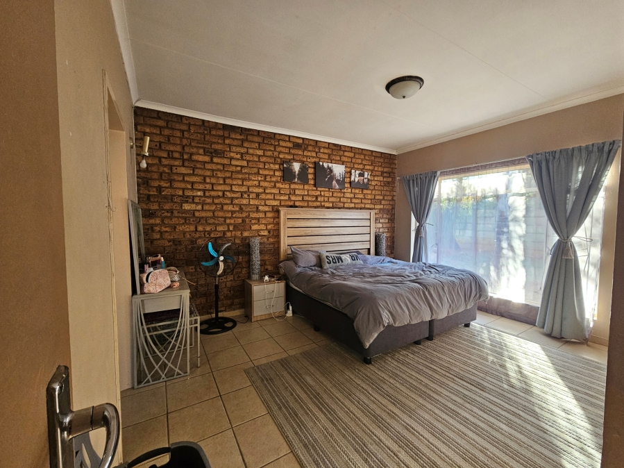 To Let 3 Bedroom Property for Rent in Wilkoppies North West